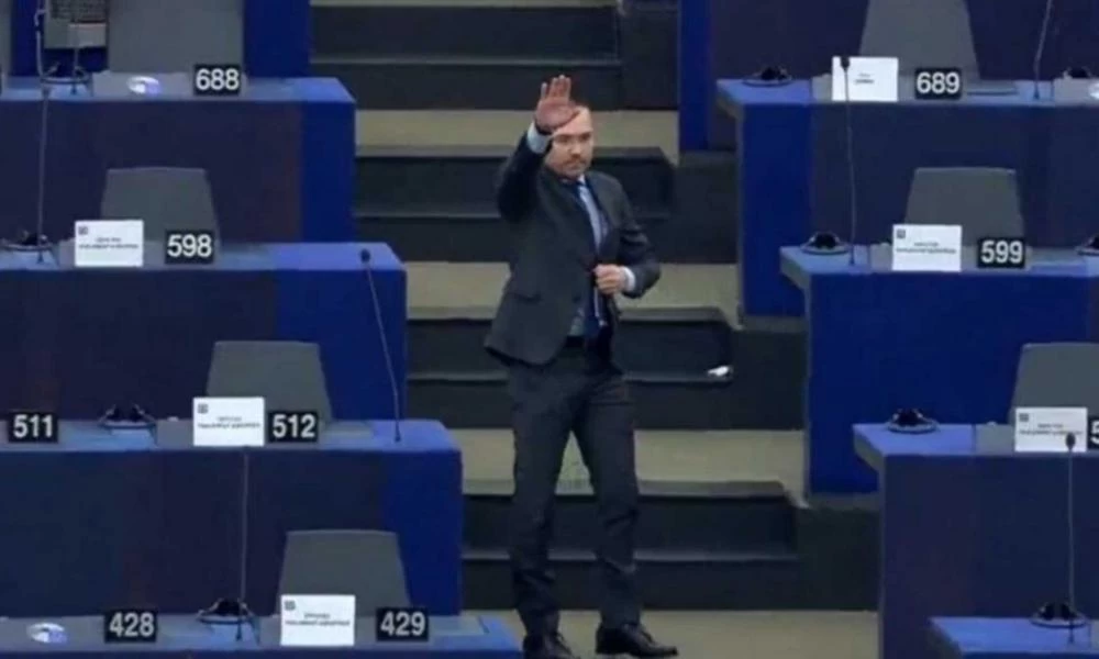 Τι απαντά ο Ευρωβουλευτής της Βουλγαρίας που χαιρέτισε ναζιστικά